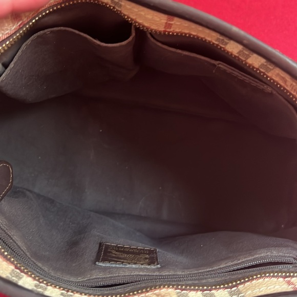 EUC Authentic Burberry Haymarket Check Coated Canvas onslow tote Zipper bag ๐ - Picture 5 of 15